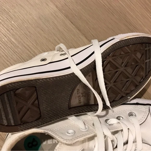 NWT-Converse Classic White LOW -Tops - Picture 4 of 4